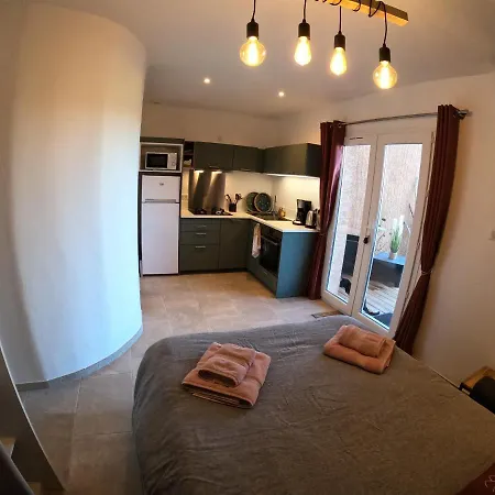 Le Clos Des Milans Bed & Breakfast