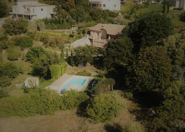 Le Clos Des Milans فندق مبيت وإفطار 3*
