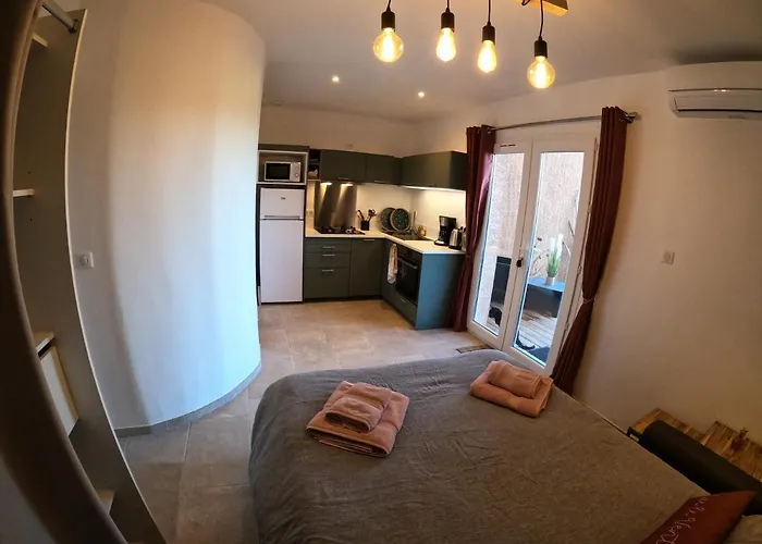 Le Clos Des Milans Bed & Breakfast