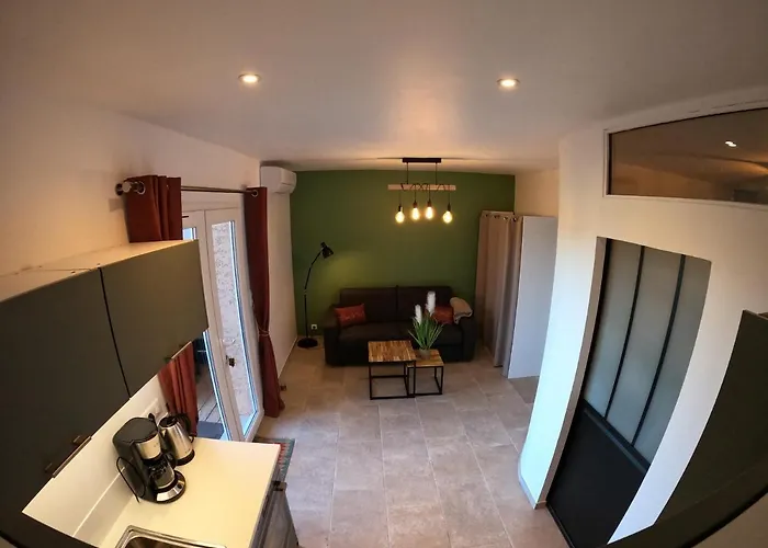 Le Clos Des Milans Bed & Breakfast