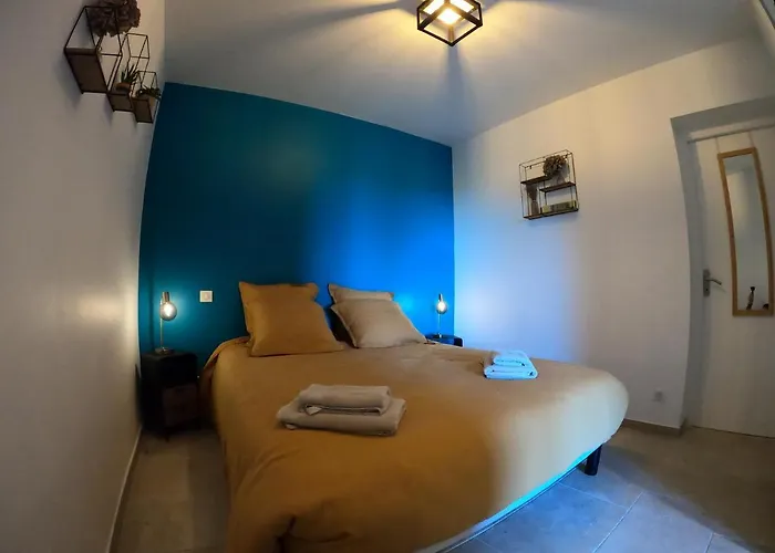 Le Clos Des Milans Bed & Breakfast